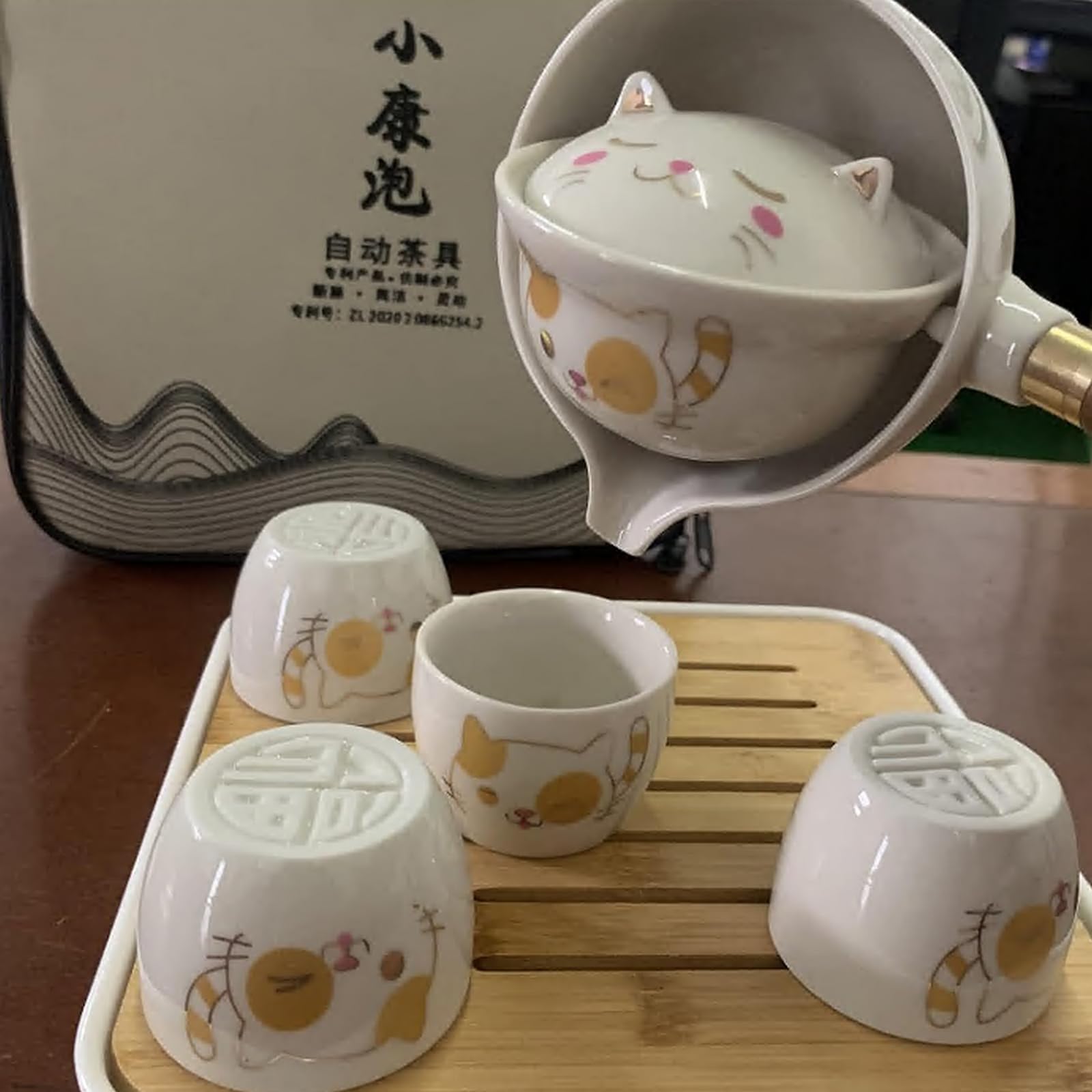 Set da Tè in Ceramica Portatile da Viaggio, Set da Tè Cinese Kungfu con Teiera a Rotazione 360 e Infusore, 4 Tazze da Tè, Vassoio da Tè e Borsa da Viaggio (Gatto Fortunato)