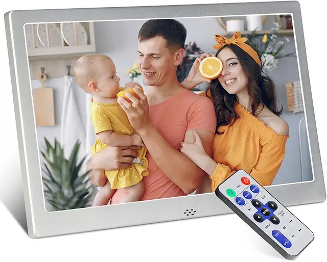 Imagen relacionada con Marco de fotos digital de 10 pulgadas, marco de fotos electrónico, calendario/función reloj/música/reproductor de fotos/vídeo con mando a distancia, compatible con tarjeta USB/SD (plata)