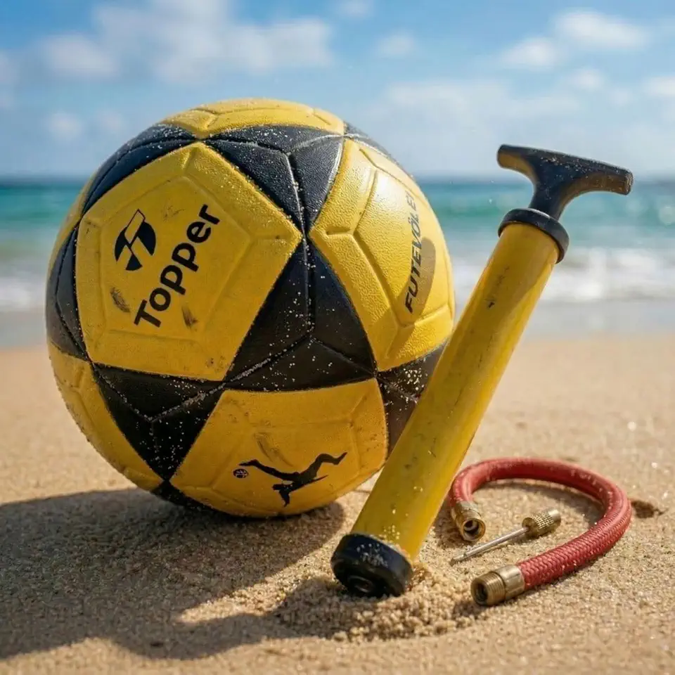 Bola de Futevôlei Topper R1 Profissional Amarelo e Preto Tamanho Oficial + Bomba de Ar – Alta Resistência, Controle e Durabilidade para Jogos e Treinos