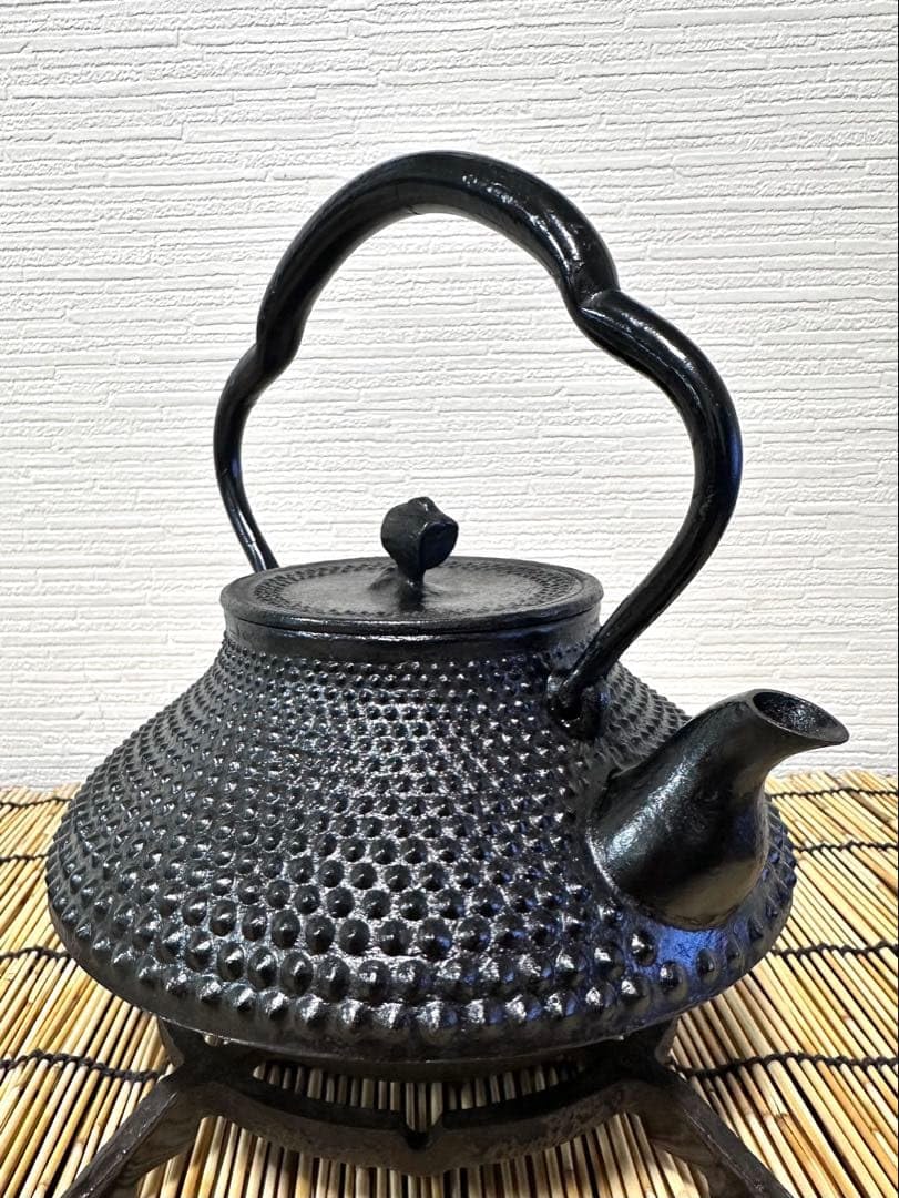未使用品　南部伝統工芸士 及川寛治作　１５型姥口 柑橘文様　南部鉄瓶　南部鉄器 Amazon | 南部伝統工芸士 及川寛治作 15型 大あられ 南部鉄瓶 南部