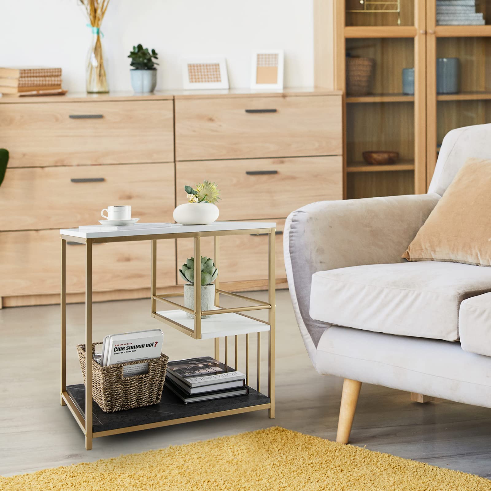 COSTWAY Mesa Auxiliar Blanca, Mesa con 3 Niveles y Estructura en Acero Pintada Dorada, Mesita Moderna para Salón Dormitorio, Fácil de Montar, Mármol y Oro 60 x 40 x 60,5 cm