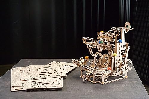 Miniatura 4 de UGEARS Marble Run - Polipasto escalonado, kit de carreras de mármol de madera con 10 canicas de colores, rompecabezas 3D para adultos y niños,