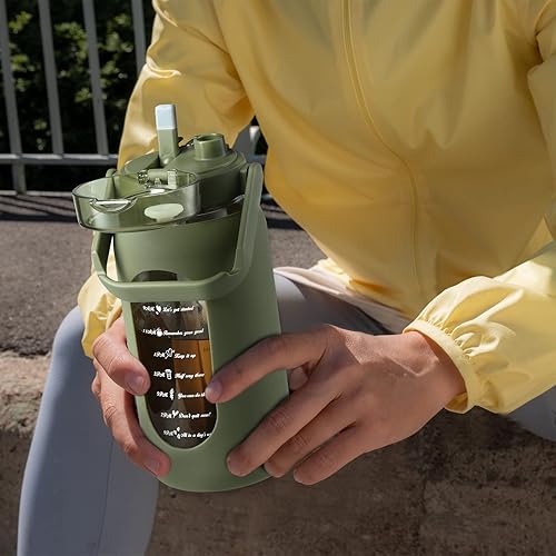 Miniatura 7 de SIEROZUR Botella de agua de vidrio de 64 onzas con popote y tapa con asa botella de vidrio motivacional de medio galón con funda de silicona y