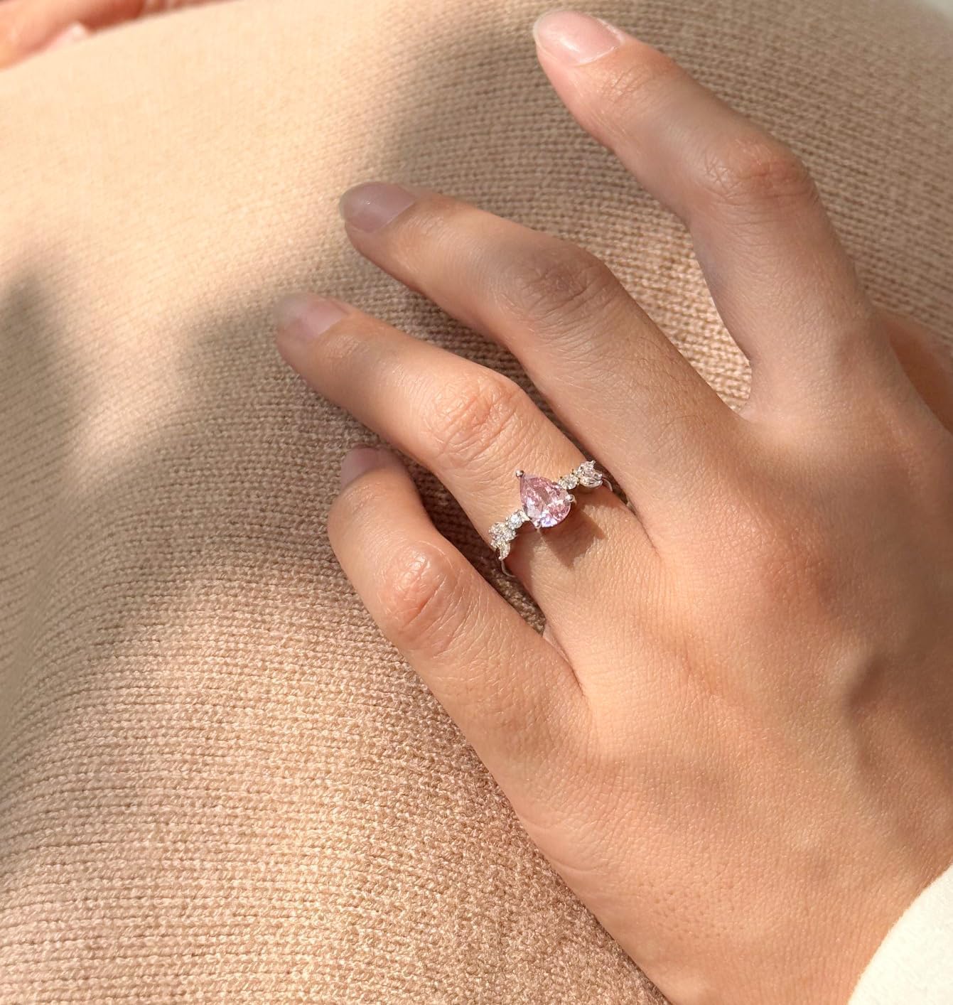 Pear Cut Moissanite Wedding Ring,1 Carat D Color VVS1 Engagement Rings for Women Promise Rings Sterling Silver for Her Gift Size 6-9