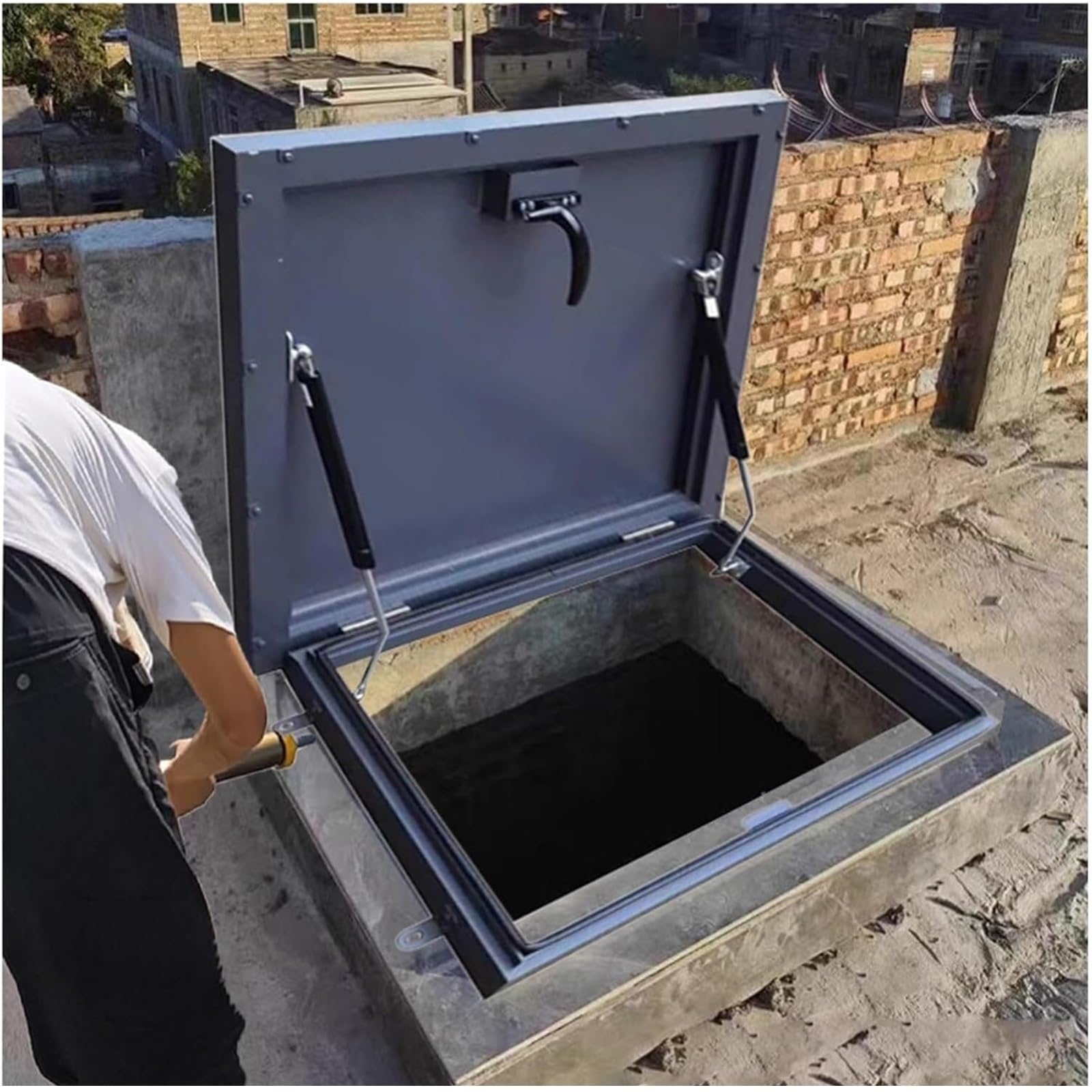 Escotilla de acceso al techo de aluminio 50x50cm con junta de goma y manija