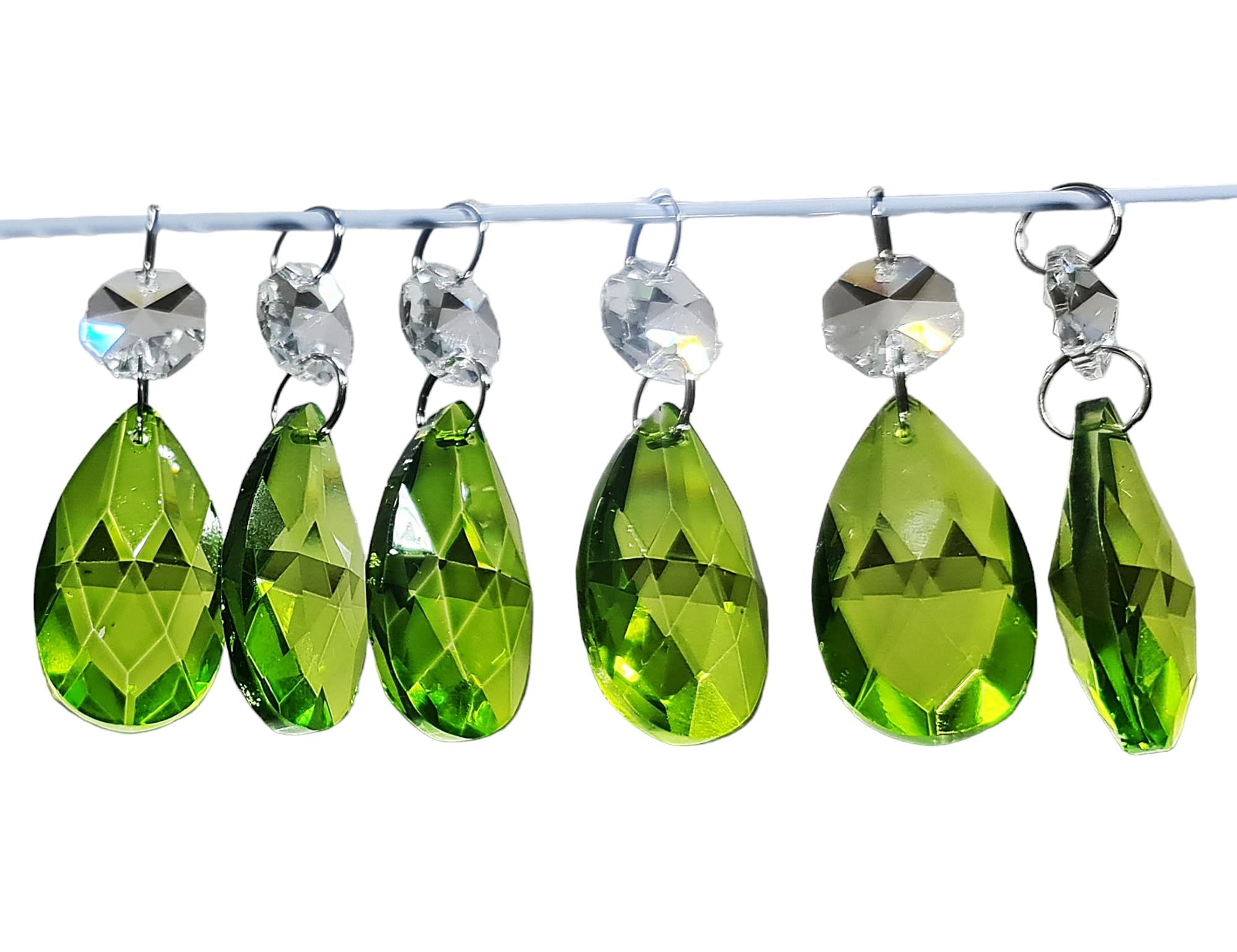 Gouttelettes de verre taillées en cristal vert de haute précision pour décoration lumineuse
