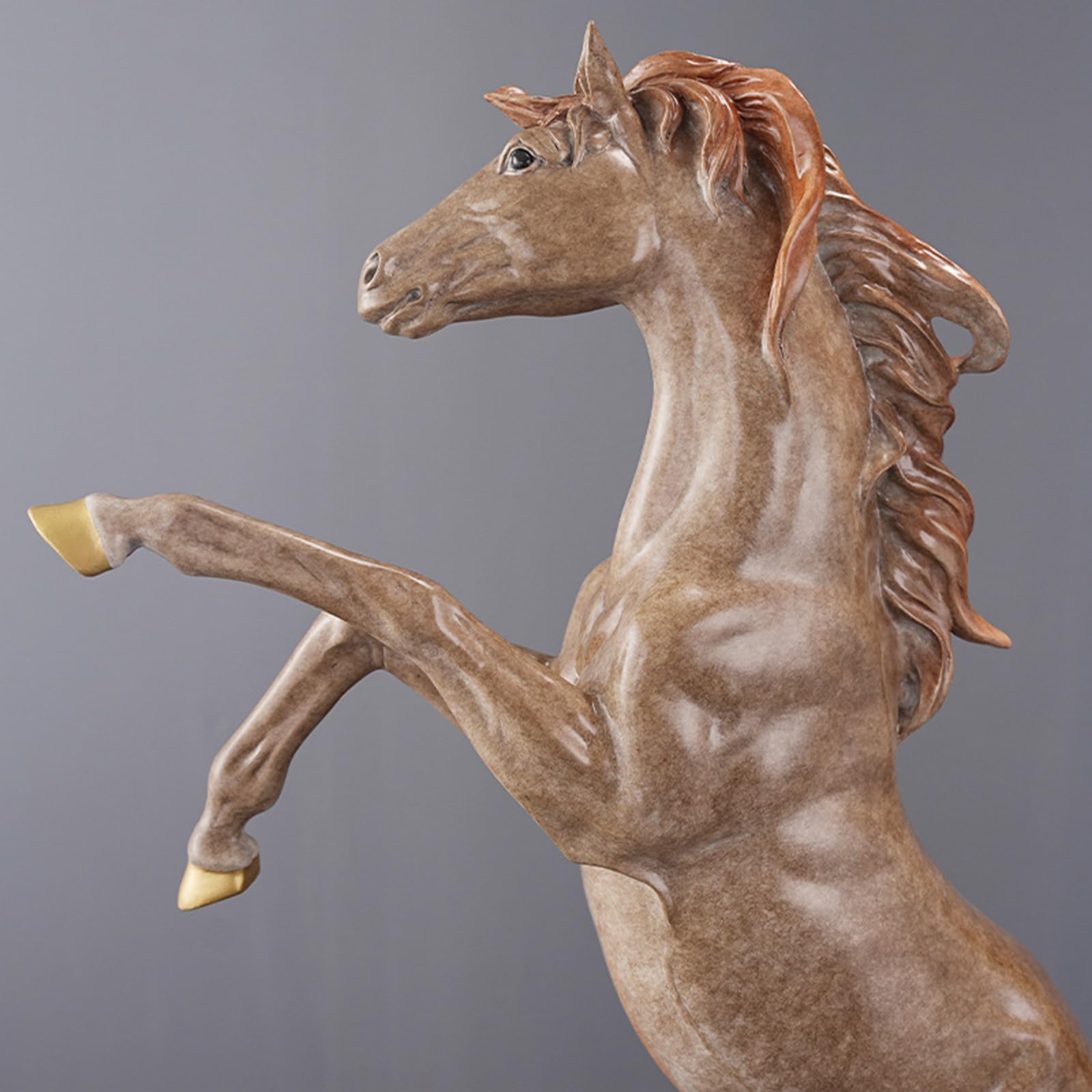 Figura de caballo de latón pintada color, escultura de caballo encabritado