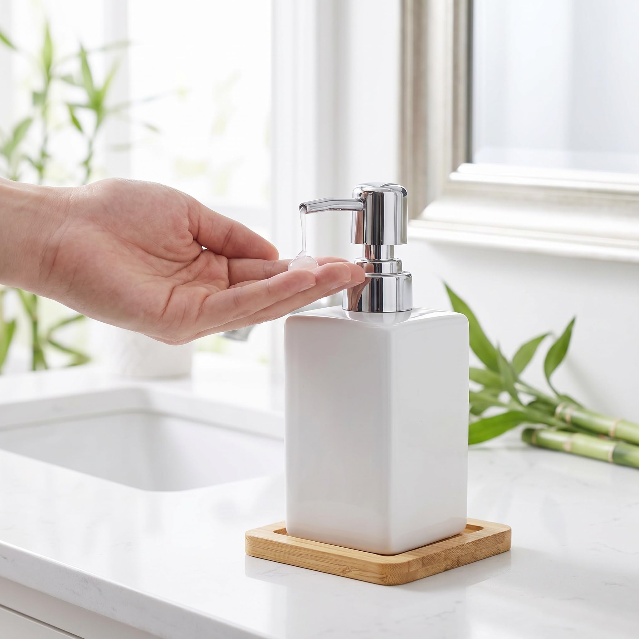 Moderno Dispenser di Sapone in Ceramica Bianca con Vassoio, Pompa per Lozione Quadrata da 325 Ml per Bagno E Cucina - Elegante E Funzionale Porta Sapone Liquido 3pcs