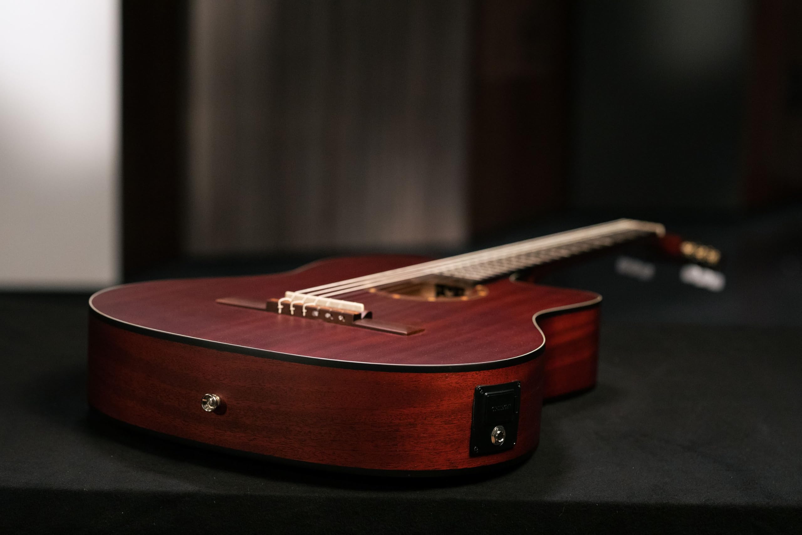 Ortega Guitars Chitarra Concerto Thinline Elettro-acustica - Serie Family - Slim Neck - include Gig Bag - Mogano (RCE125MMSN)