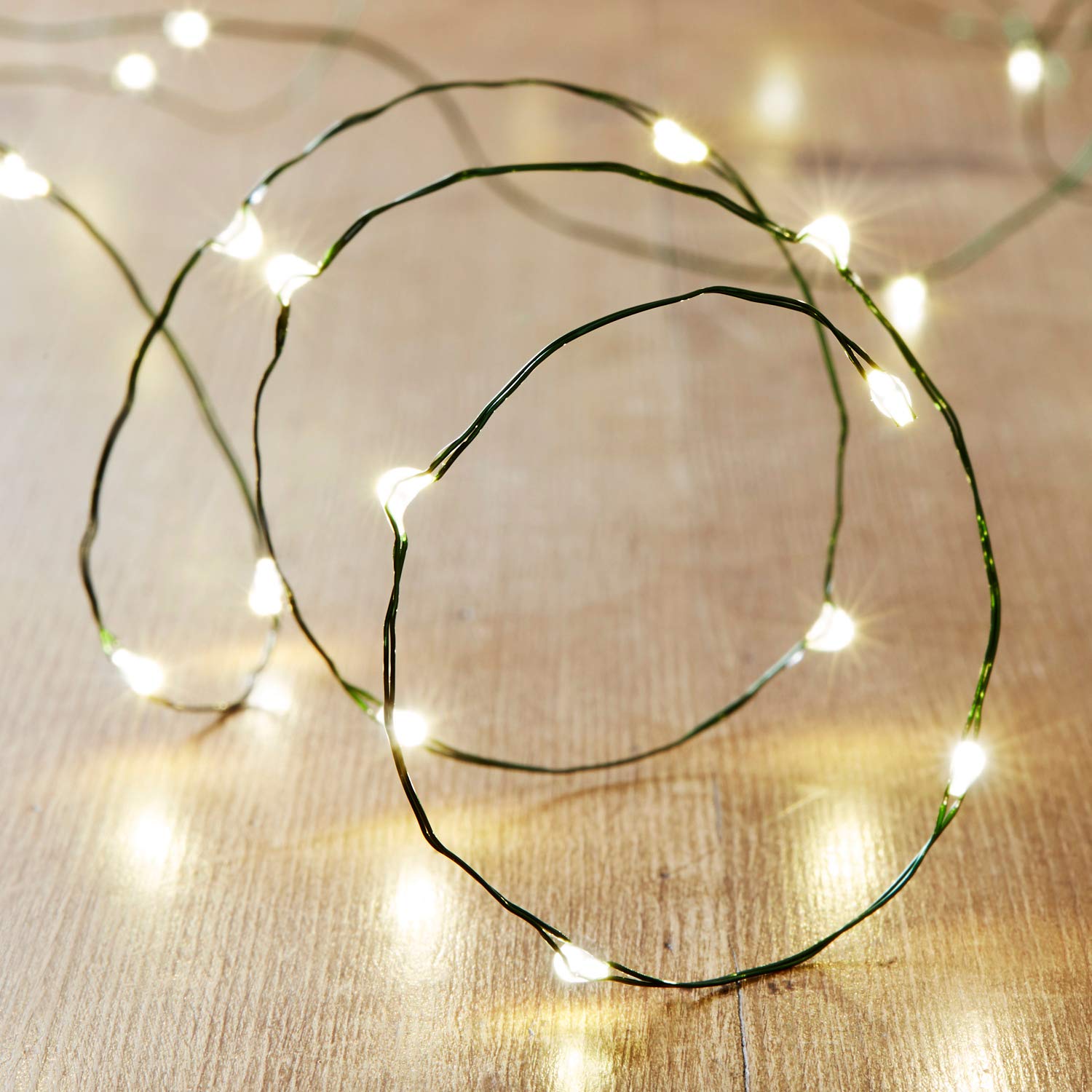 Lights4fun LED Micro Lichterkette, Perlweiß auf grünem Draht, mit Timer
