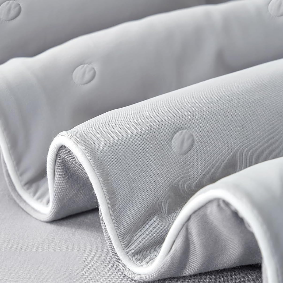 Comforter King Size Lightweight Fluffy Comforter Bed Blanket Classic Solid Color Soft Quilt All Season for Dormitory Camping Bedroom, Gray,90x106