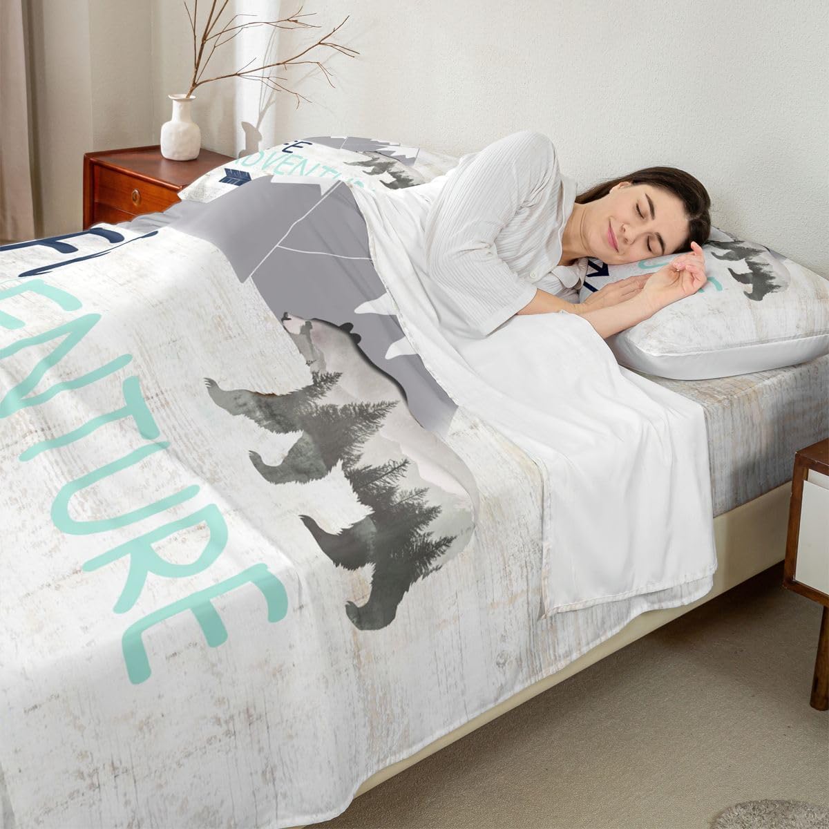 Happy Camping Theme Bed Sheets Camping Travel Bedding Sheet Bear Mountain Bedding Set for Boys Girls Children Teens Bedroom Decor Vintage Wooden Door Bed Sheet Set Queen Size With 2 Pillow Case