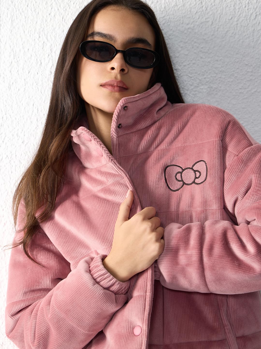The Souled Store Hello Kitty Kawaii damska i dziewczęca pełne rękawy, jasnoróżowa grafika, haftowany poliester, pikowany, sztruksowy, na co dzień, modna kurtka zimowa, Kawaii, S