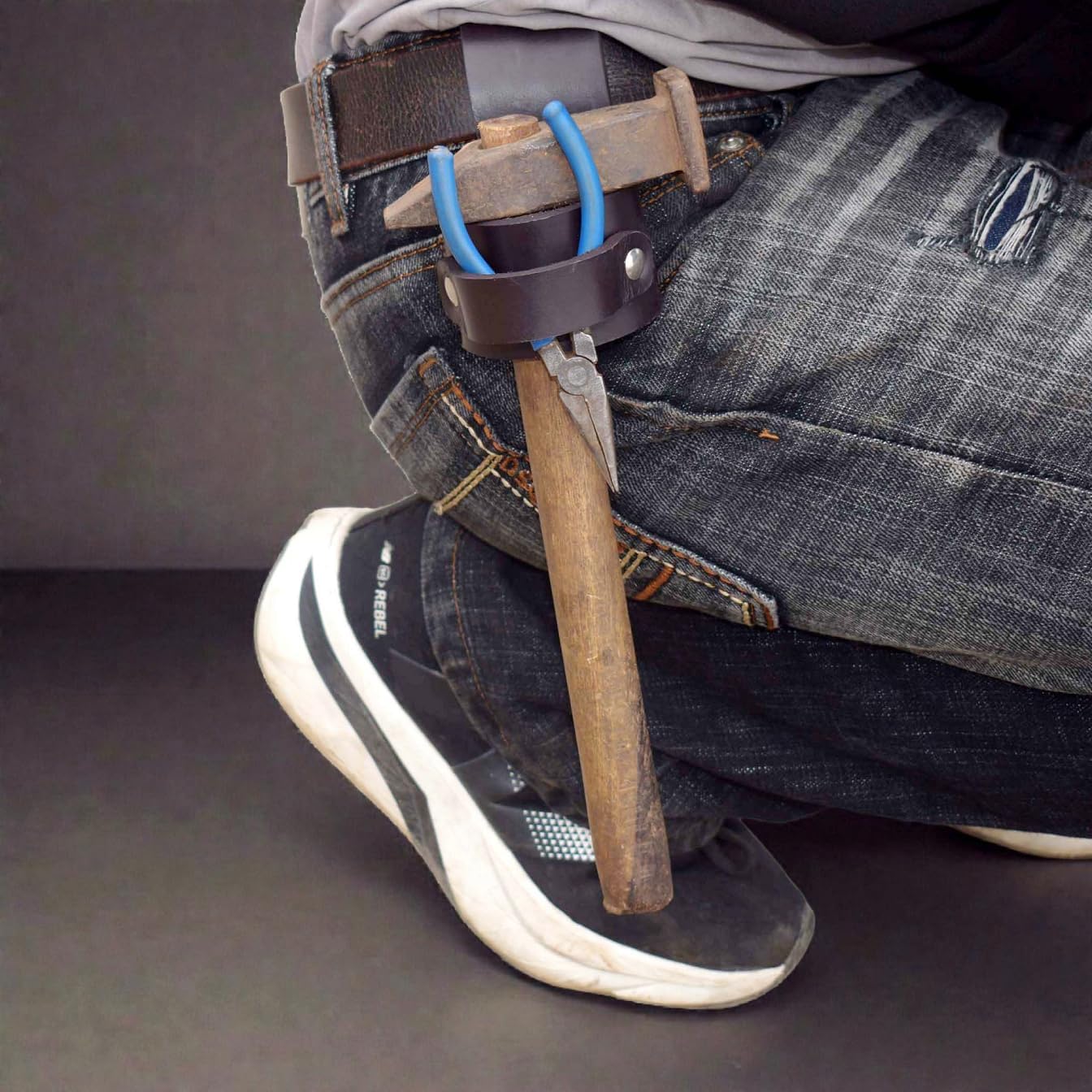 Hammer Holder for Belt,Hammer Loop,Hammer Holster, Belt Loop Tool Belt Holster Holds Hammers,Hatchet, or Mallet, Leather Hammer Holder