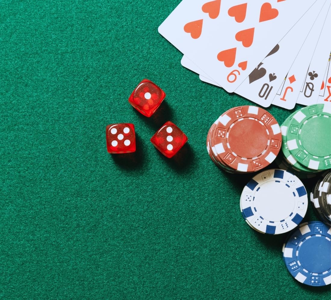 Generico Copritavolo da Gioco Verde, con Elastico, per Tavoli da 4 Posti, Quadrato 140 x 140 cm, Poliestere, Panno Verde Per Tavolo, Poker - Burraco - Texas Holde'm