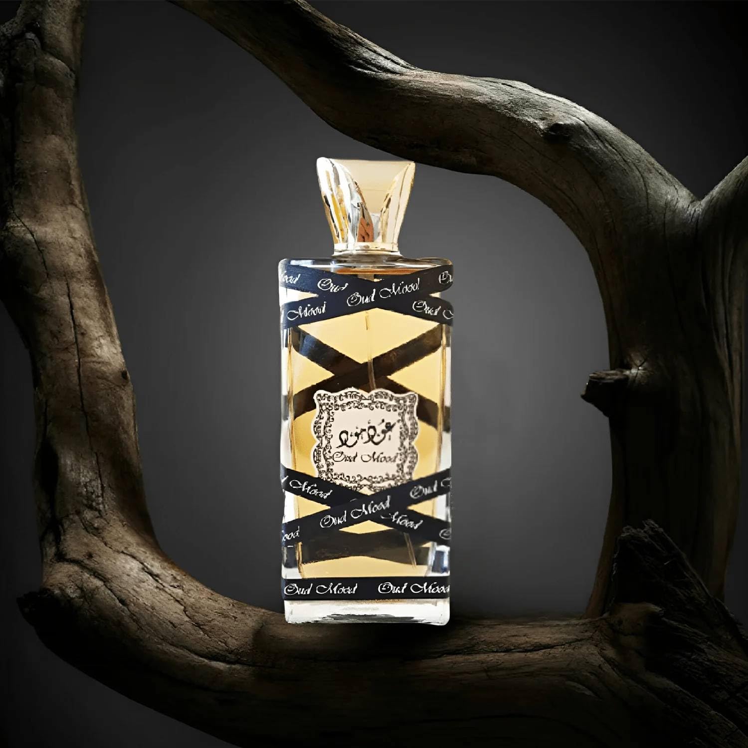 Parfum „Oud Mood“ von Lattafa, 100 ml, Duftnoten: Blumen, Bernstein, Moschus, Holz