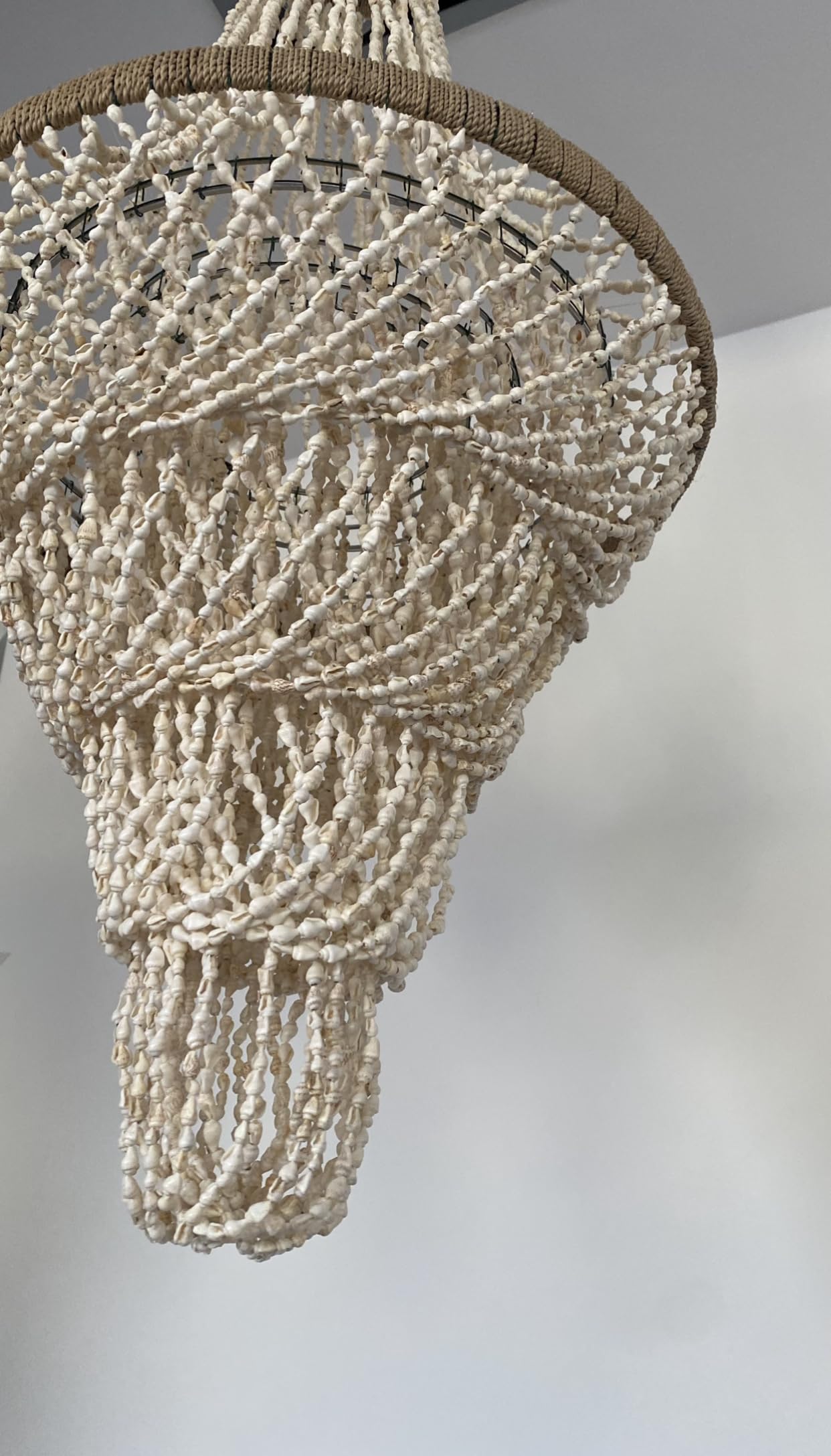 Générique Lustre Artisanal - Coquillage, Fait Main à Bali, Luminaire Décoratif – Suspension Bohème Balinaise – Éclairage Naturel & Élégant pour Salon, Chambre ou Terrasse