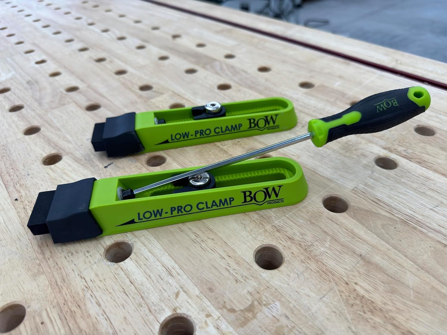 BOW Products Low Profile Clamping Kit - Spannsystem für CNC Maschinen, MFT-Tische, Lochplattentische, T-Track-Tische und Werkbänke - Mit Niederzugspannern, Anschlägen, Wechselspitzen & Zubehör