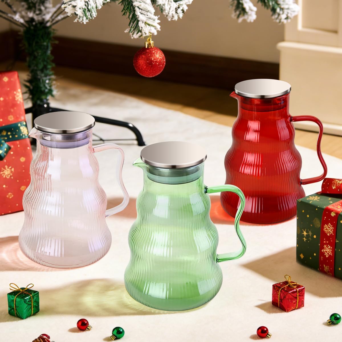 High Borosilicate Glass pitcher—Christmas tree design, dopamine-hued color scheme. Beyond serving as a vessel for all beverages, it makes an ideal gift or festive decor piece.