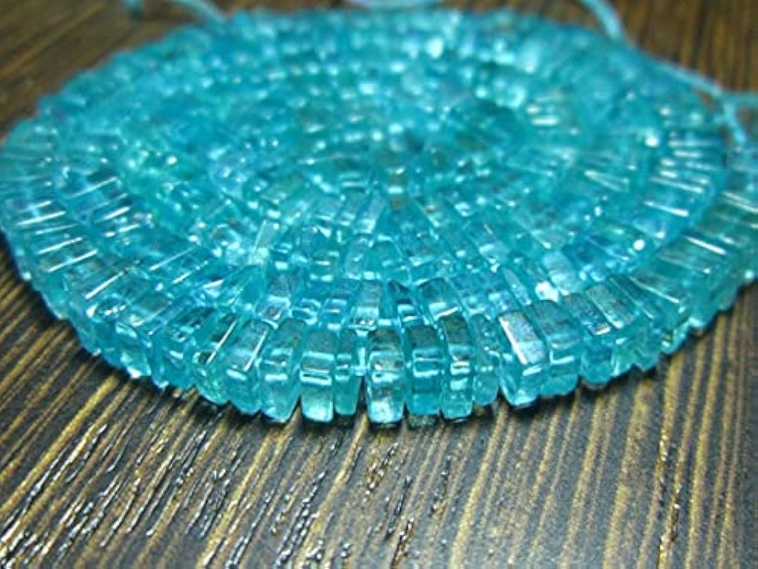 Apatite perles cubes lisses 3.5-4mm pour création de bijoux DIY fil 38cm