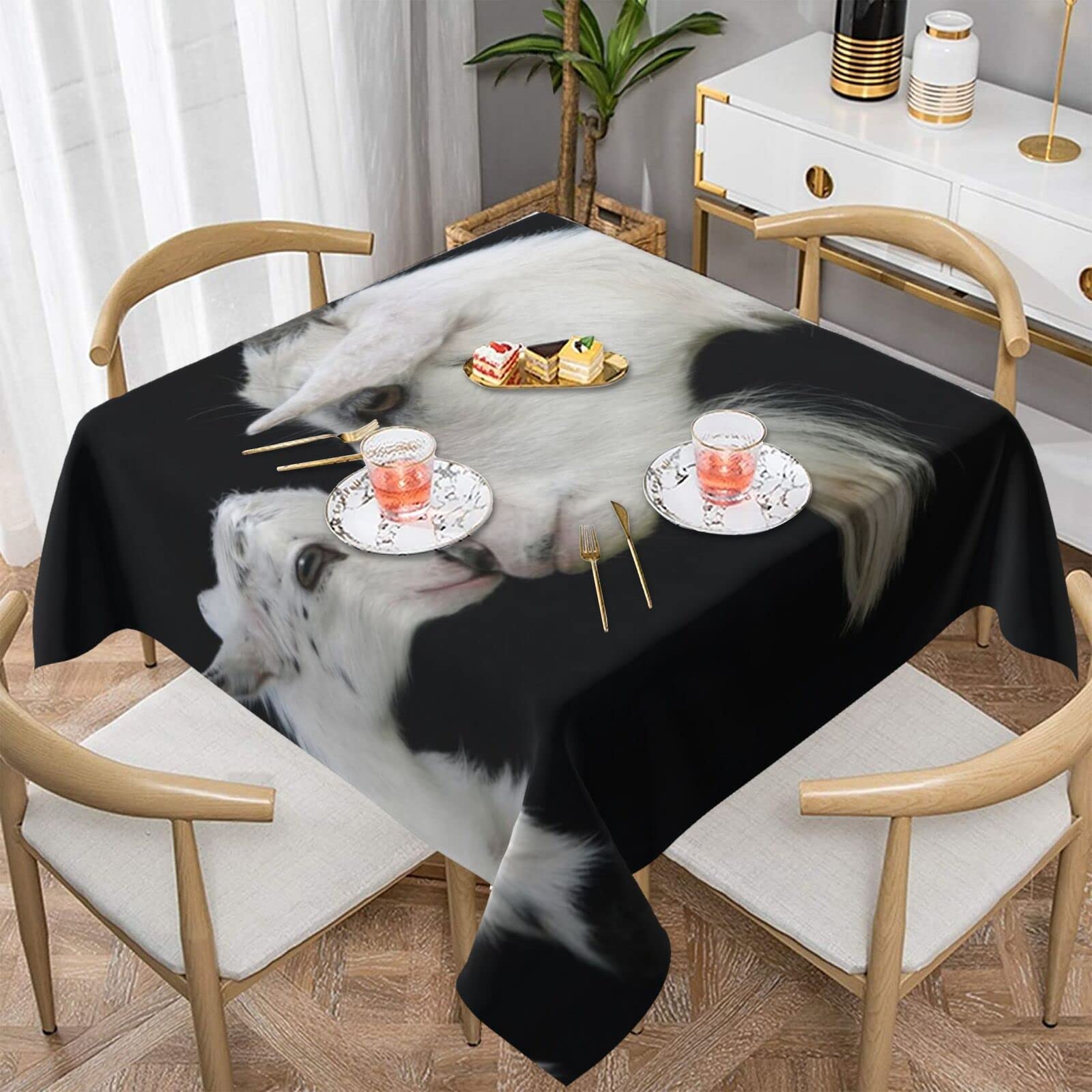 Nappe carrée chèvre et son chevreau pour égayer vos repas en famille