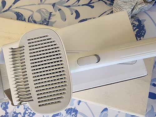 Dog & Cat Brush for Shedding — bottom and base construction detail