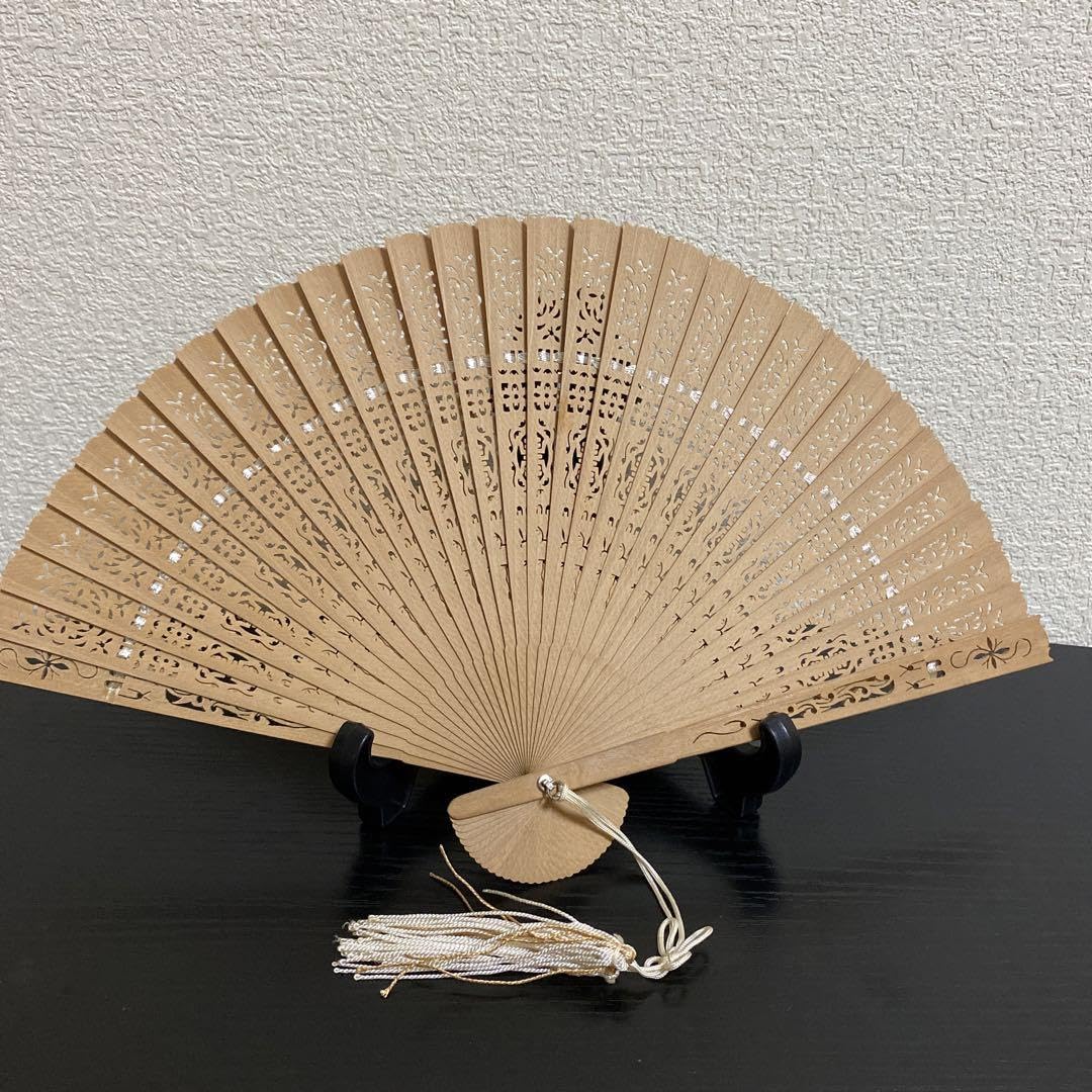 Amazon.co.jp: 最終宮脇売扇庵 白檀 義也古扇 透かし彫り 繊細 細工 