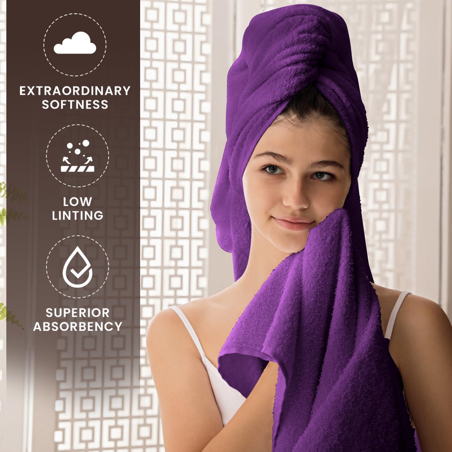 Composizione Per Il Bagno Con Sale Marino, Spugna E Shampoo Immagine
