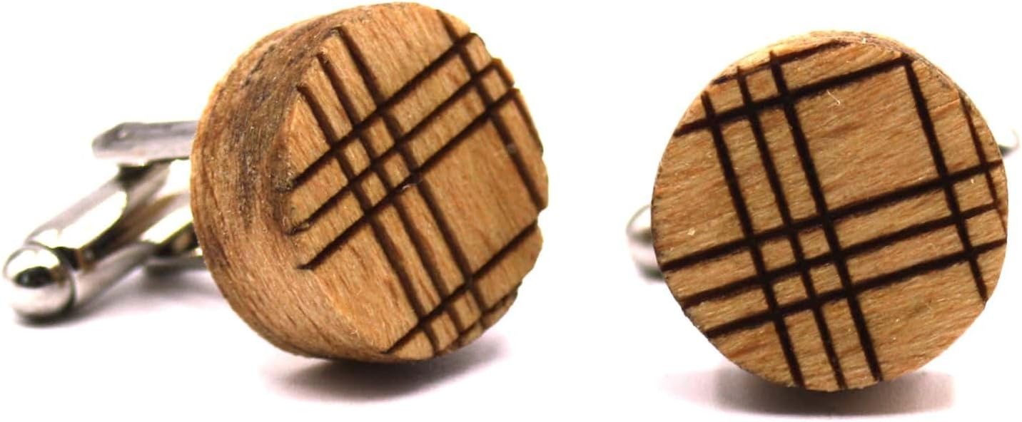 Wooden cufflinks Casual. Fashion collection: natural beech wood shirt cufflinks for men, crafted in