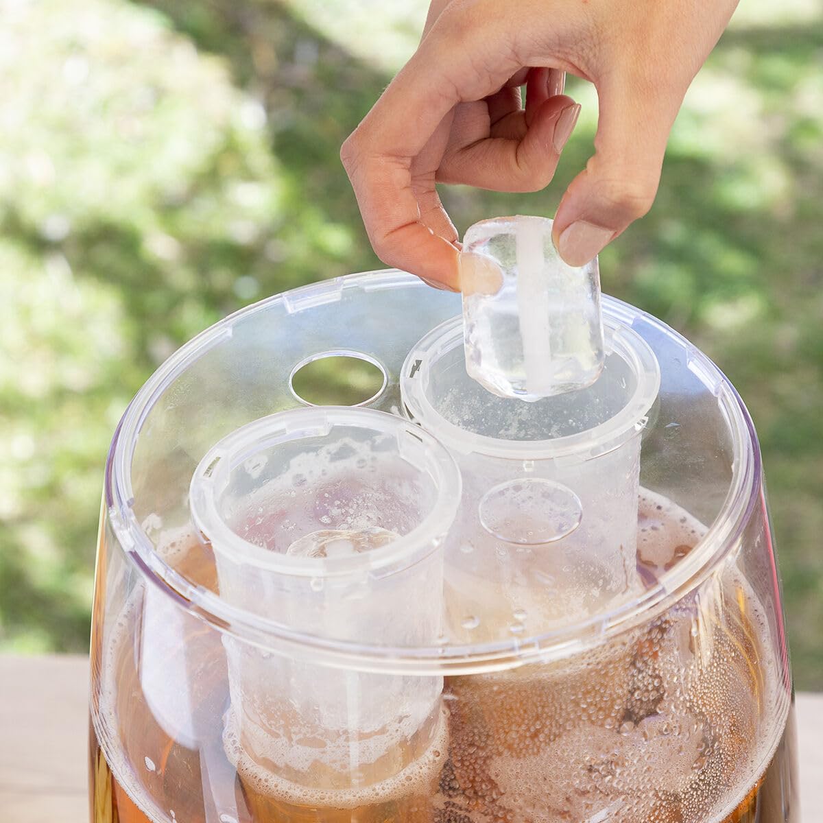 Dispensador de bebidas refrigerante 4 L con grifo antigoteo, doble bandeja de hielo extraíble fuente de bebida transparente, depósito refrigerado para cócteles, jirafa cerveza, sangría, té helado