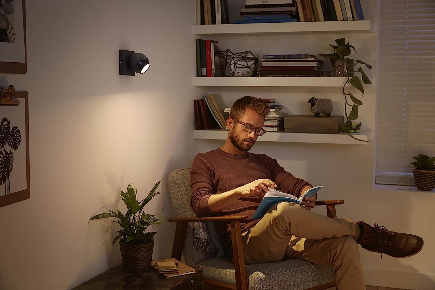 Philips Hue – Foco led inteligente Philips Hue Buckram, Luz Blanca Cálida a Fría, Compatible con Alexa y Google Home, Color Negro