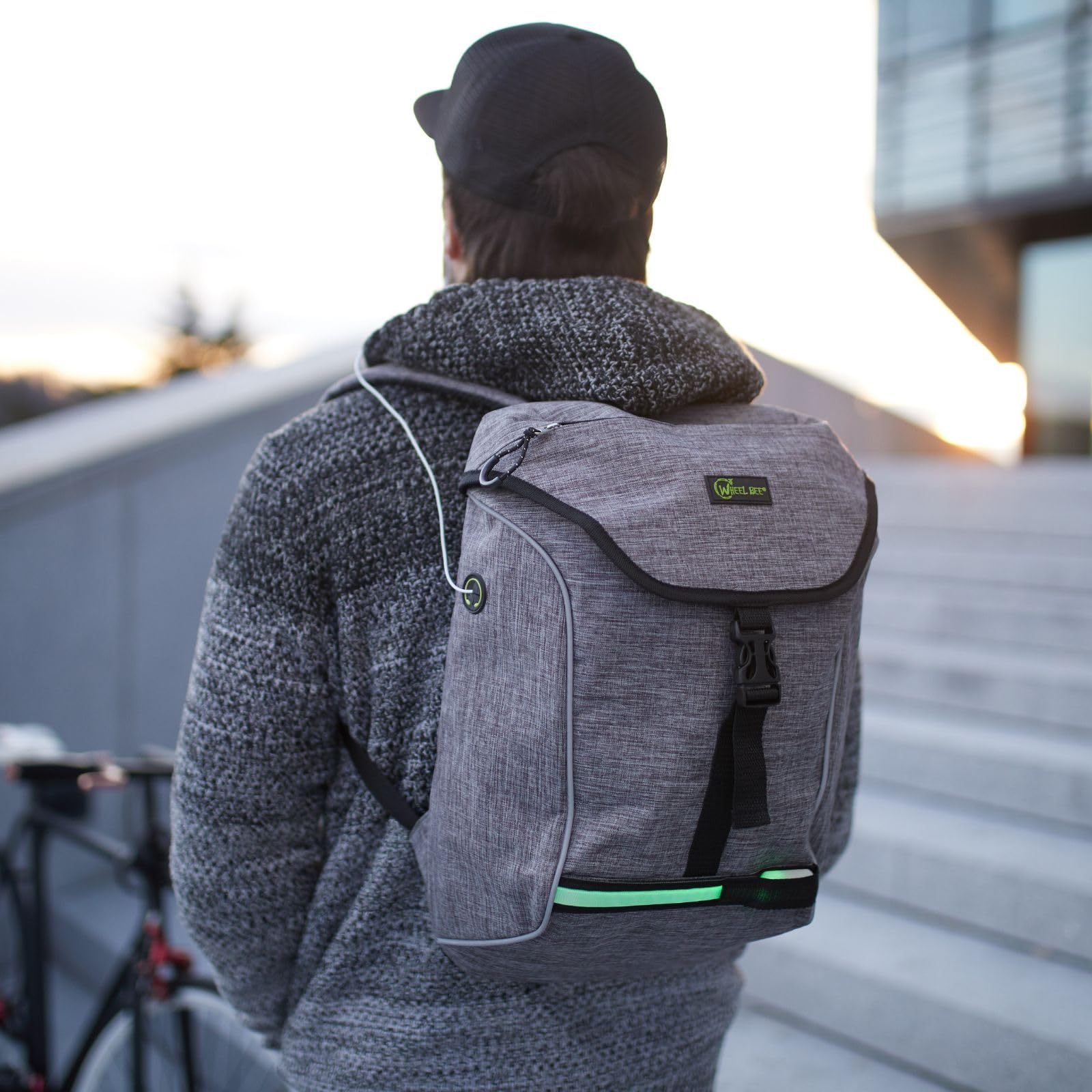 LED-Backpack City Lights, 18 Liter Rucksack, grünes LED Licht für optimale Sichtbarkeit, USB-Port mit Kabel