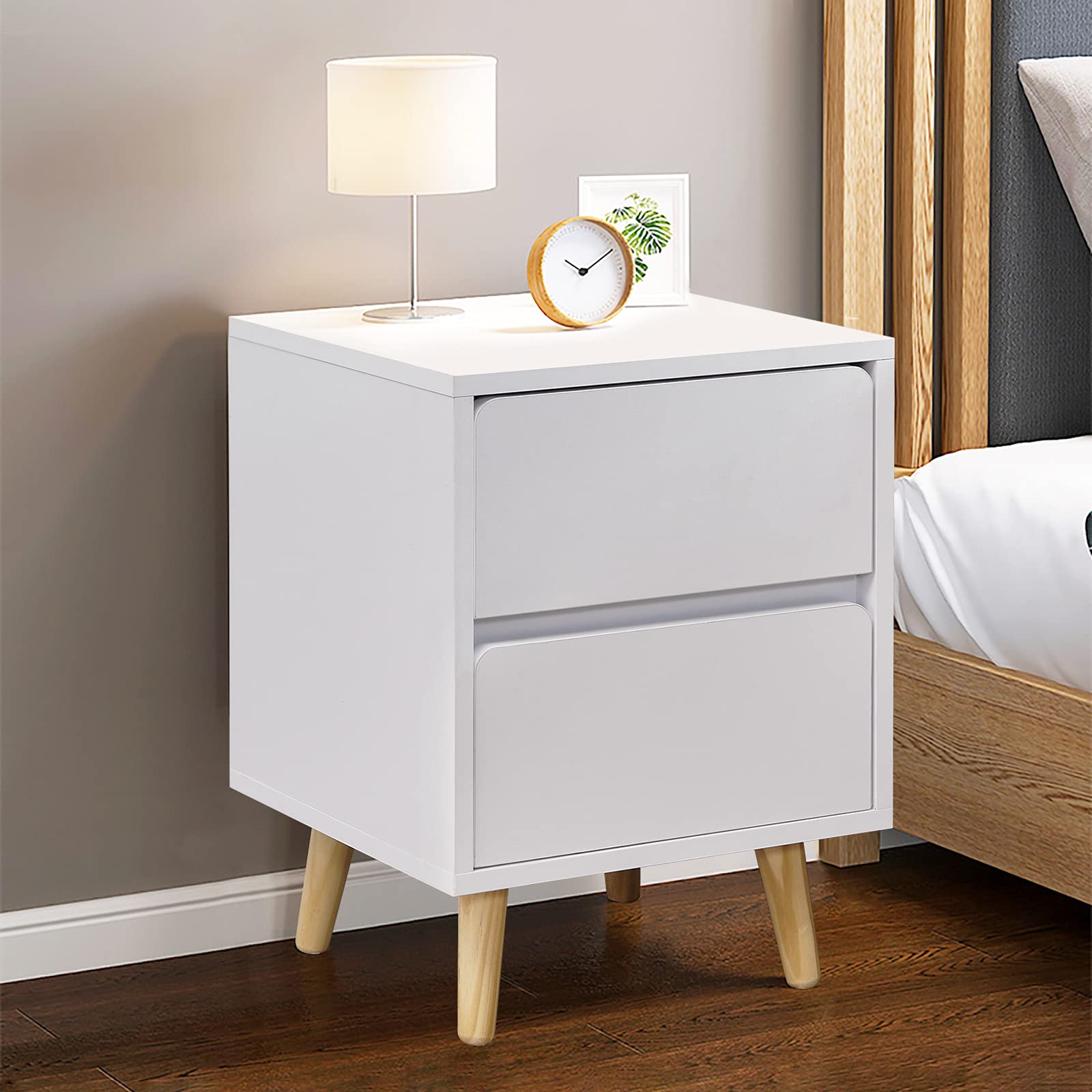 Table de chevet TUKAILAi en bois blanc pour en finir avec le désordre de la chambre