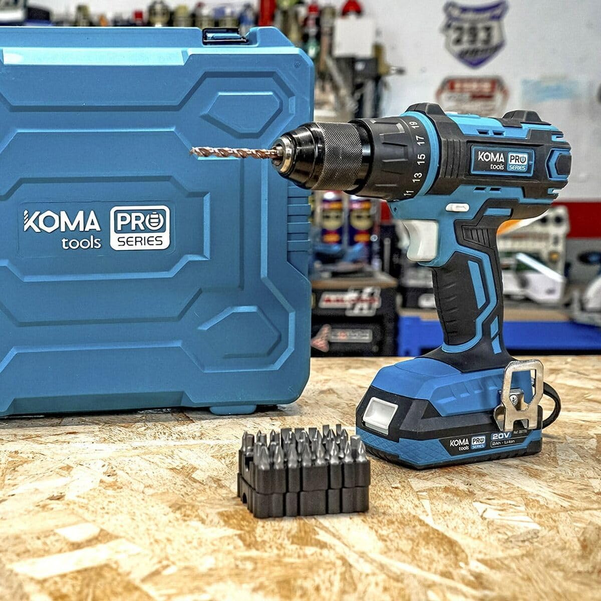 KOMA TOOLS 08750 zestaw wierteł udarowych, 20 V i ładowarka, różne kolory, 34,5 x 30,5 x 10,3 cm