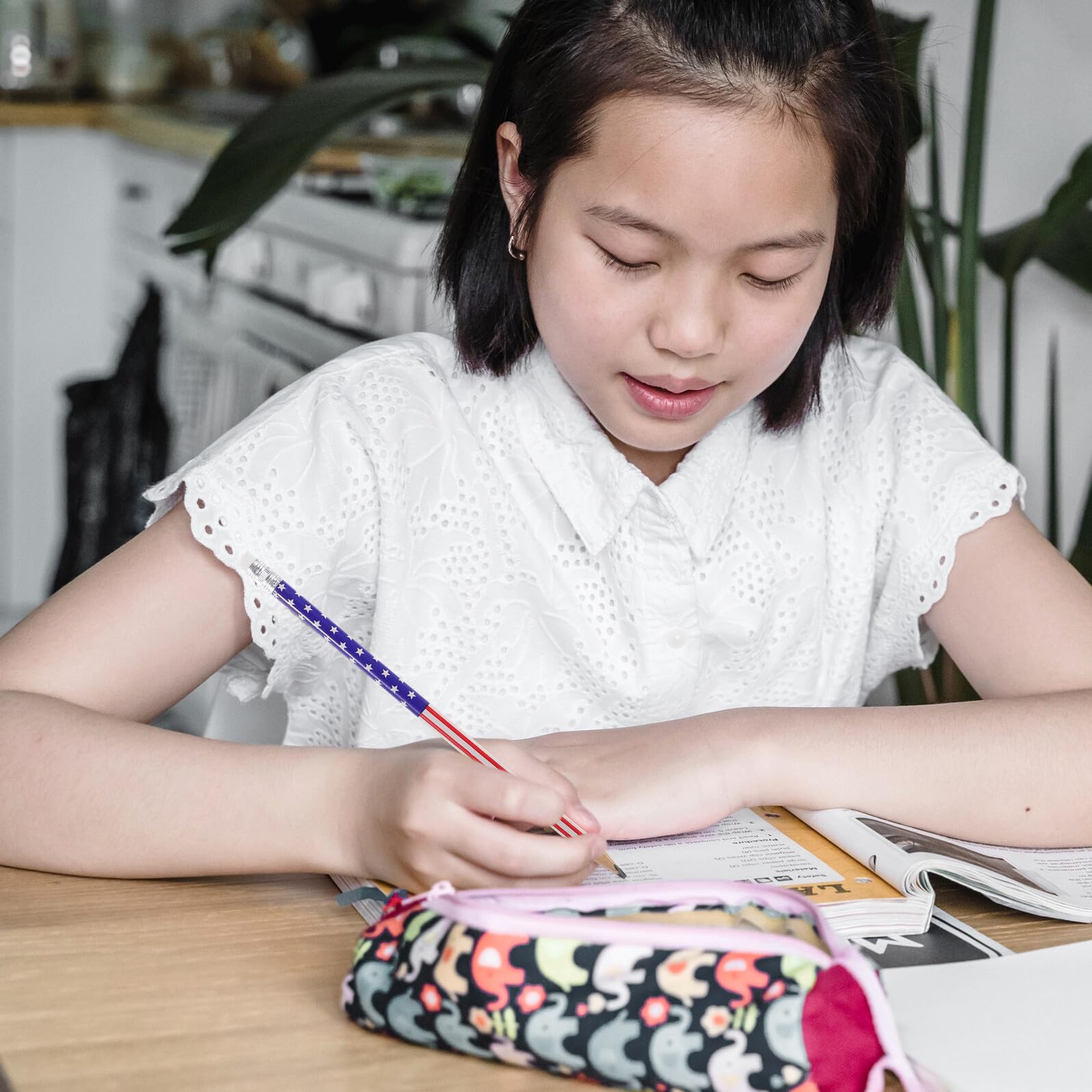 Cabilock 120 Pièces Crayons en Bois Décoratifs Drapeau Américain pour École et Bureau, Prise en Main Confortable, pour Sessions D'écriture Fête de L'indépendance