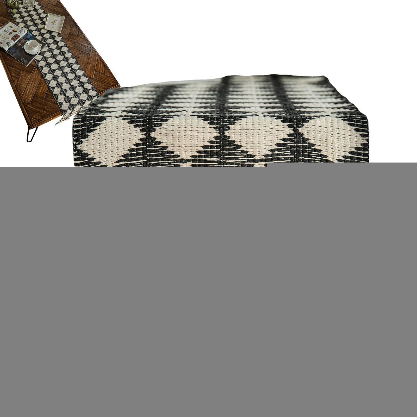 Chemin de table noir et blanc pour sublimer une table terne lors d'un anniversaire