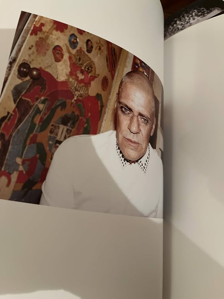 ヨーガンテラー Juergen Teller - Touch ME  洋書 ヨーガンテラー Juergen Teller - Touch ME 洋書 - メルカリ