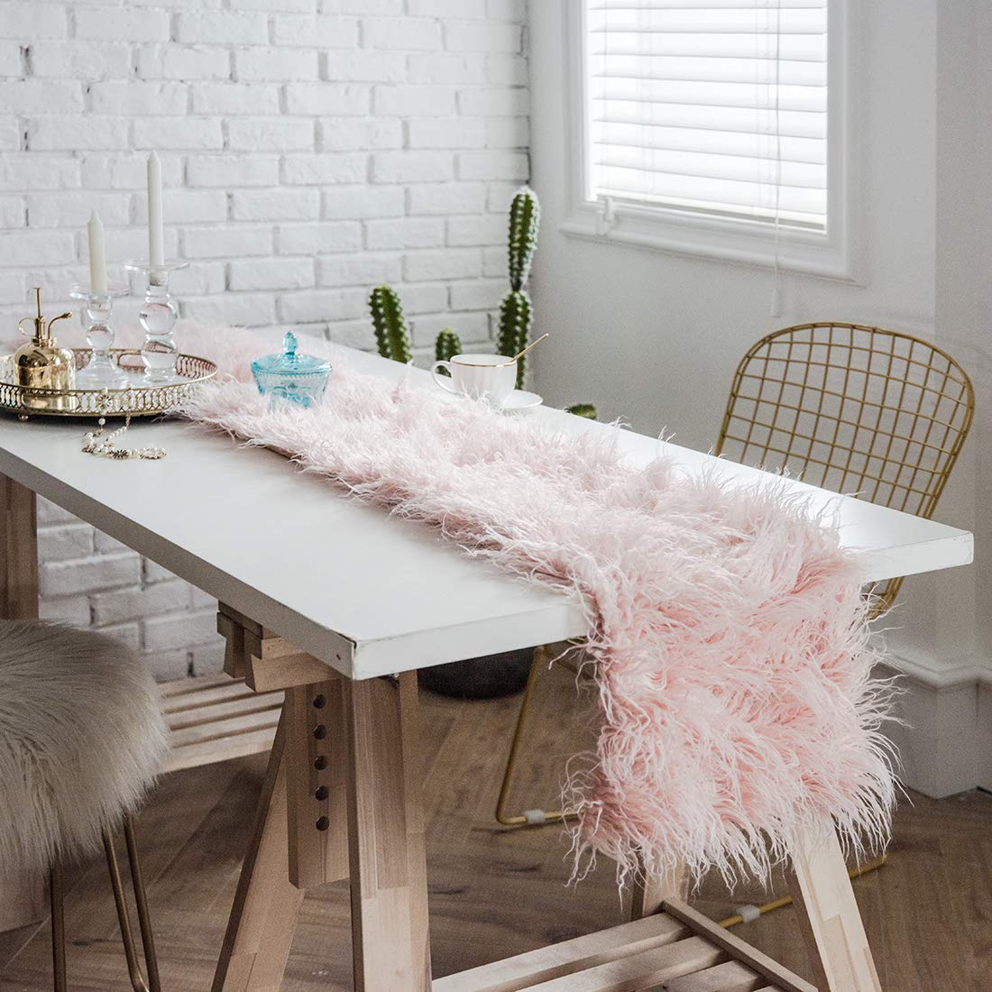 Chemin de table moderne en fausse fourrure à poils longs ultra doux en peluche à poils longs pour maison, cuisine, fête, mariage (rose, 30,5 x 221 cm)
