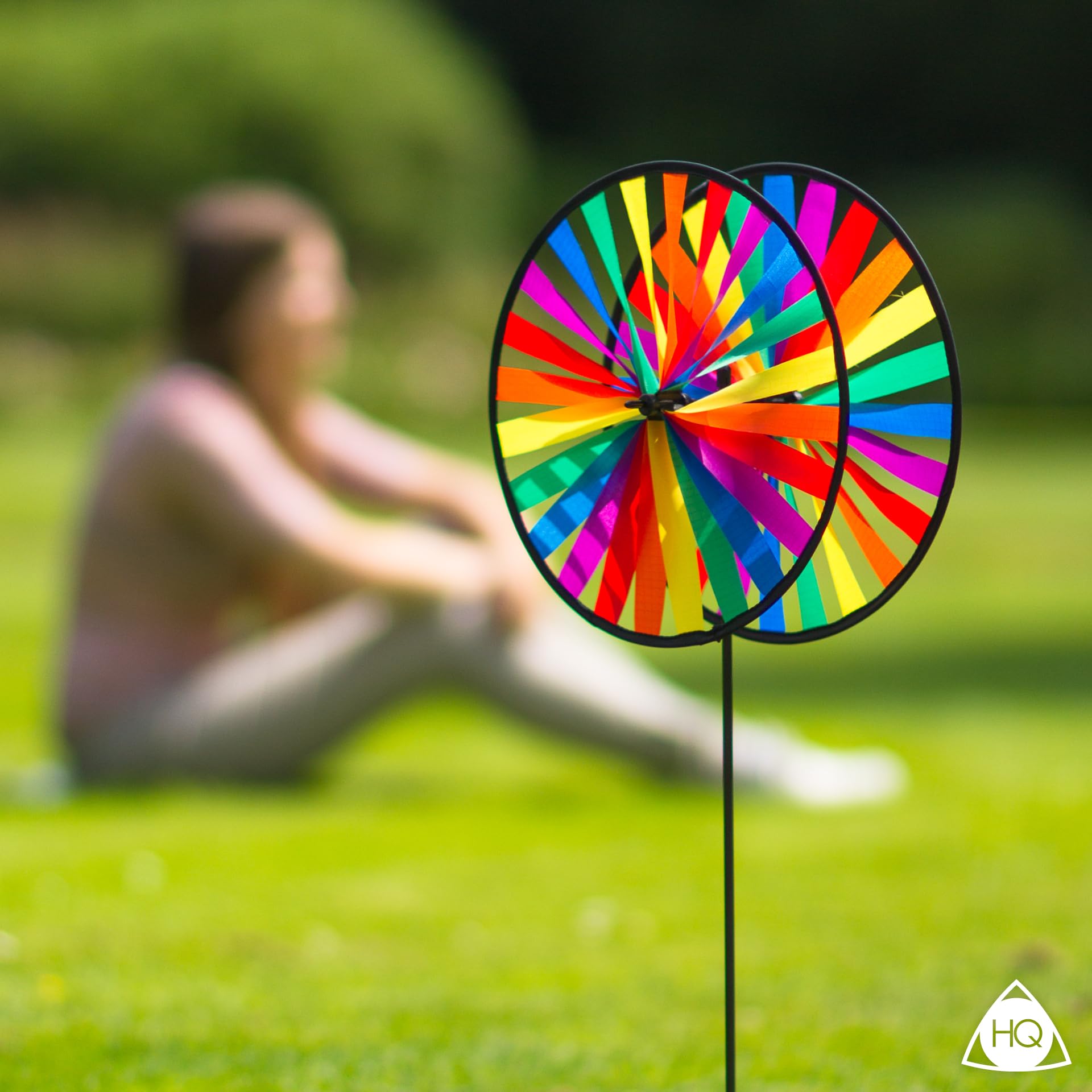 HQ Design Windspiration - Magic Wheel, UV-beständige und wetterfeste Windspiel Deko für Garten, Terrasse und Balkon, inklusive Standstab (Duett)
