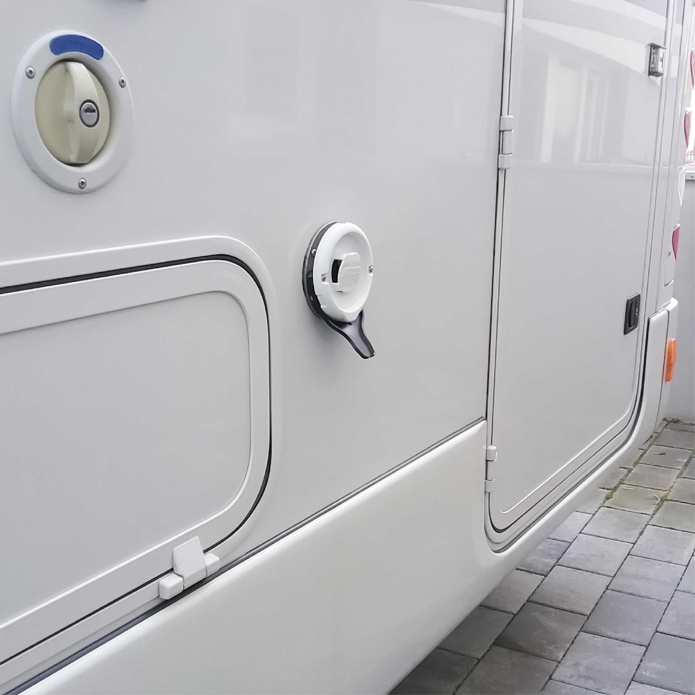 Manufaktur3D odpływ wody kondensacyjnej, odpływ do maskownicy zewnętrznej komina wentylacyjnego, do systemu ogrzewania przyczepy kempingowej (typ Alde, czarny)