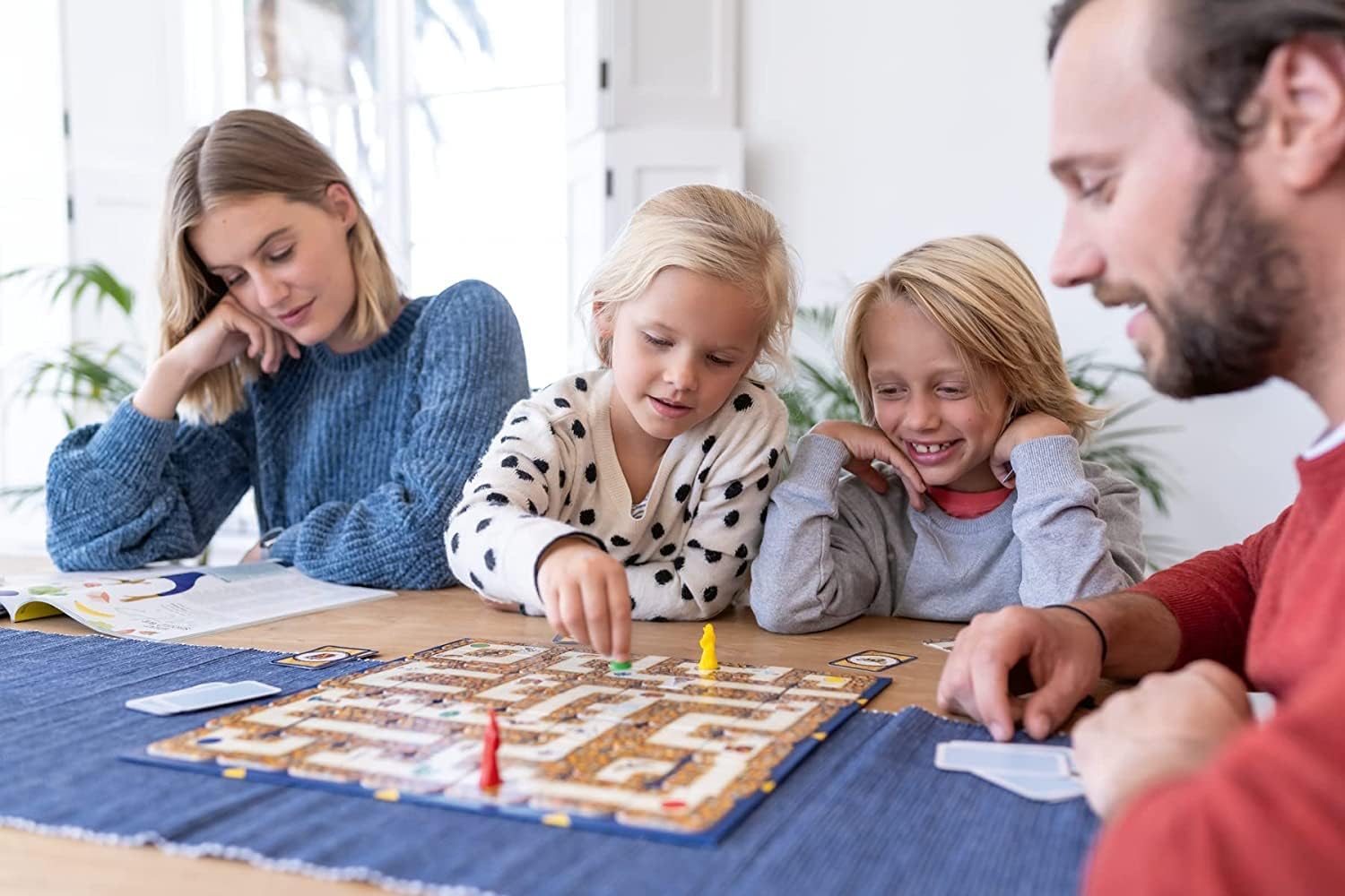 Ravensburger Labyrinth Junior - The Moving Maze Family Board Games for Kids Age 4 Years Up, Possibly Blue and White, 13.2 x 9.1 inches - Image 5