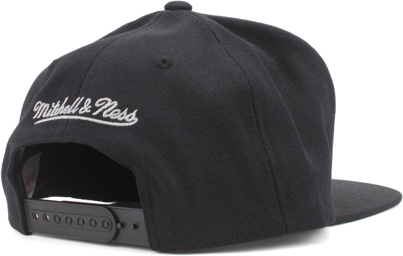 San Antonio Spurs Mitchell and Ness NBA Solid Snapback Black