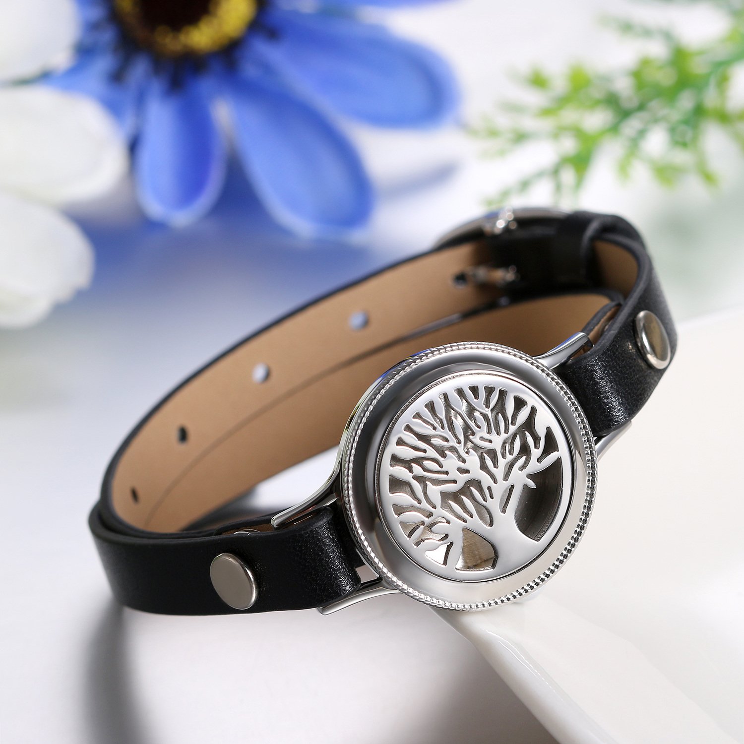 JewelryWe Pulsera de Cuero para Hombre Mujer, Aromaterapia Difusor de Aceites Esenciales Locket Acero Inoxidable, Brazalete con Hebillas Ajustable Regalo de Amistad