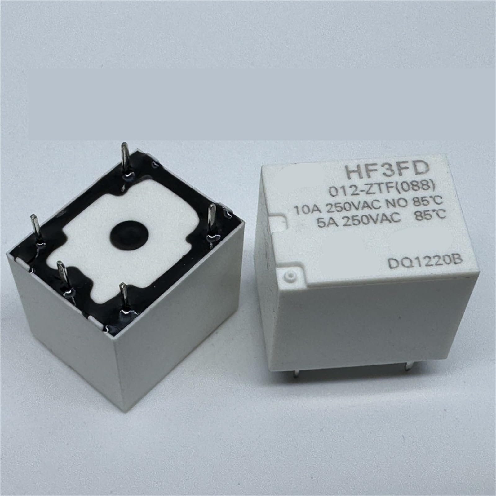 Relais HF3FD 009-ZTF 9V avec capacité de commutation 10A stable