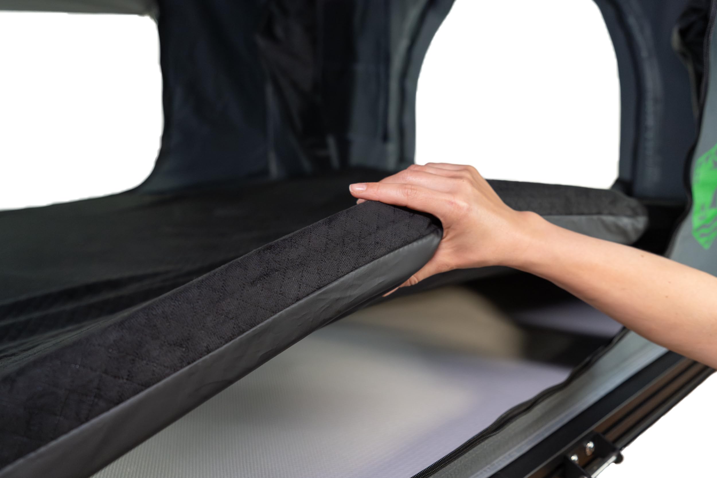 BIA Outdoor Robert - Tenda da tetto rigida, montaggio rapido, resistente alle intemperie e robusta, adatta per SUV e auto, ideale per campeggio e avventure all'aperto, con materasso e scaletta