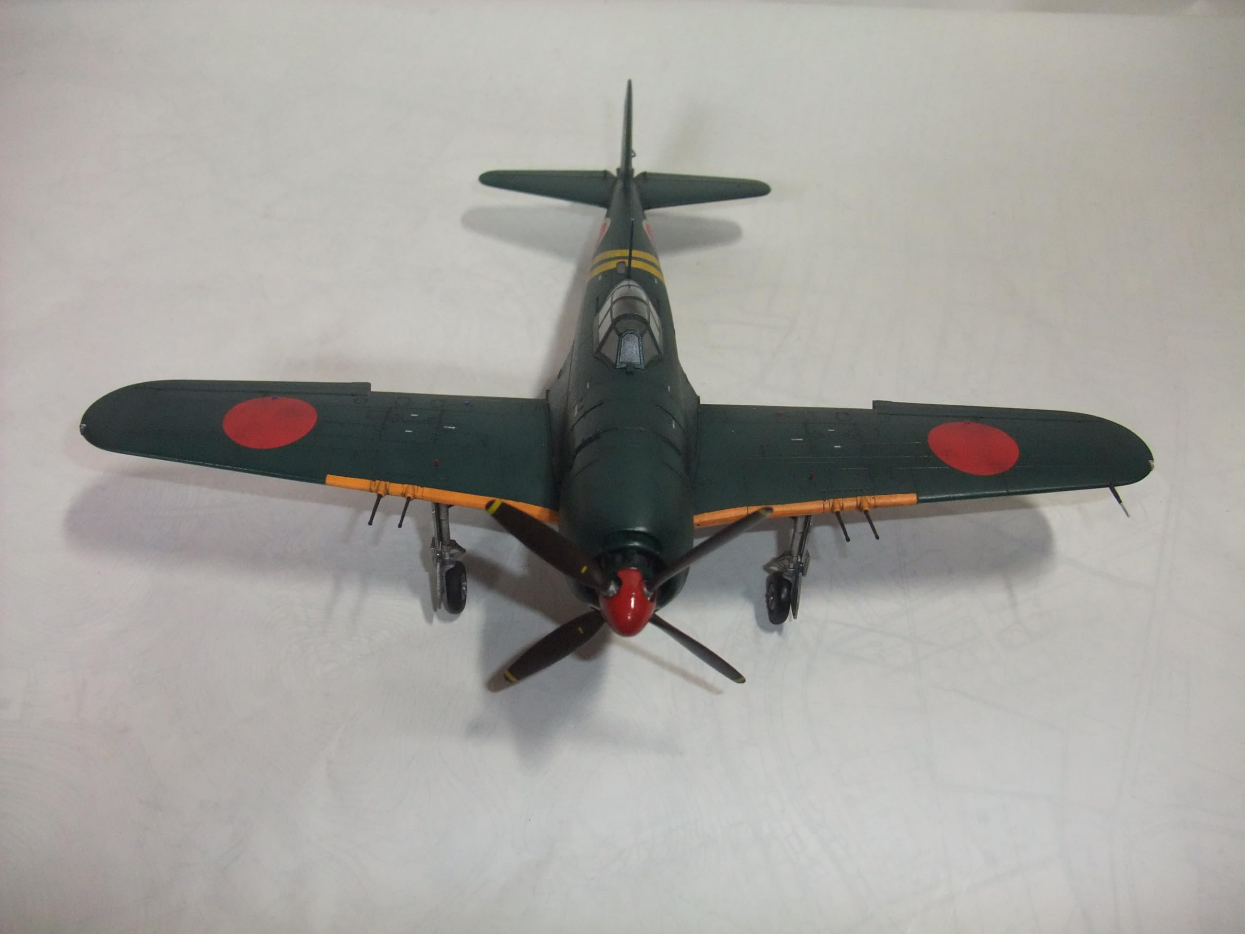 ★1/48スケール★旧日本軍航空基地ジオラマ　紫電　完成品 Amazon | 完成品 紫電改 日本海軍戦闘機 サイズ48分の1