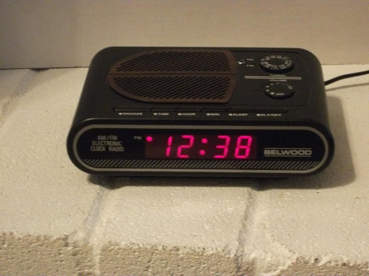 ALARM CLOCK RADIO AM FM Belwood Model 4445 Home & Kitchen