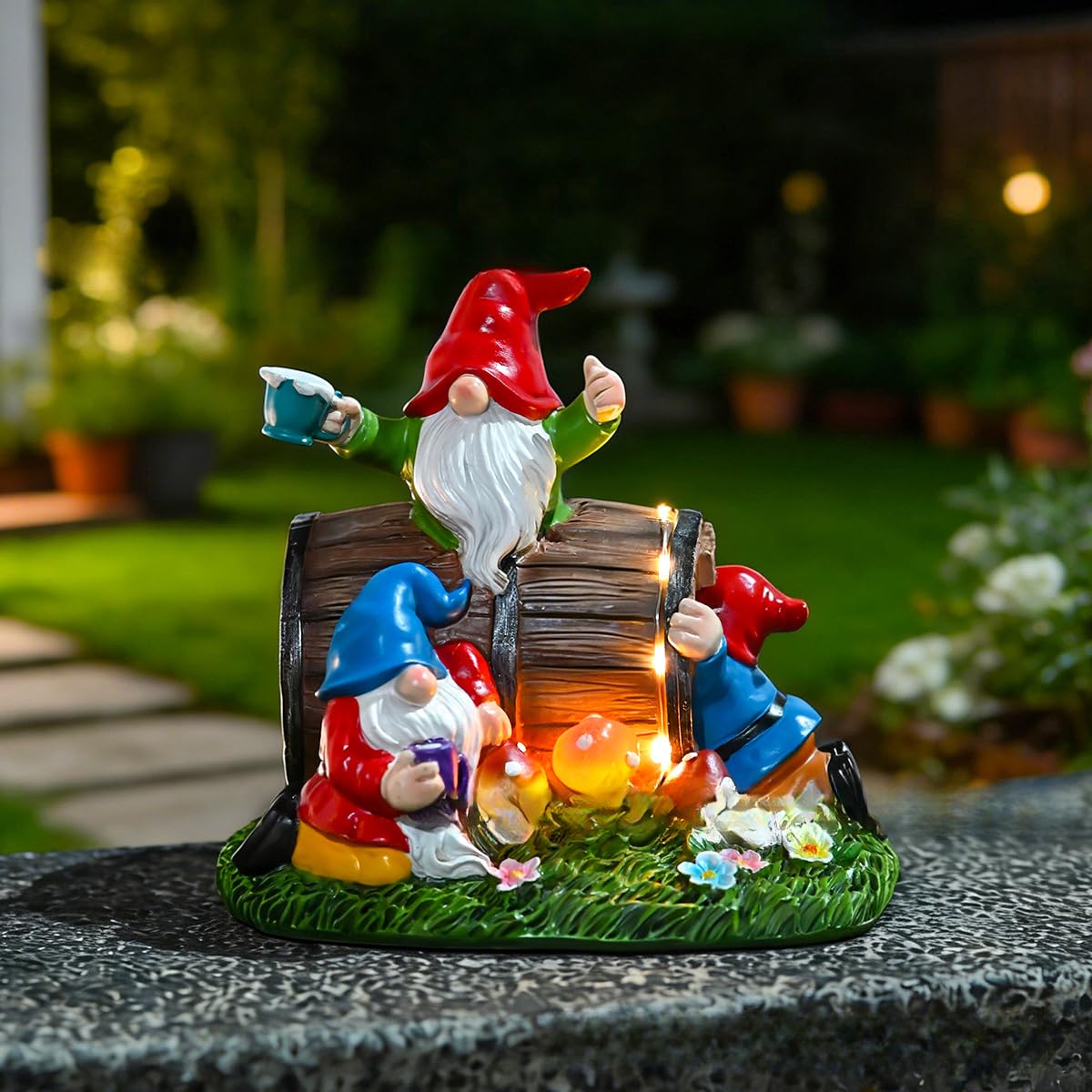 Decorazione alimentata solare della resina della statua del giardino del | Resina resistente alle intemperie, LED gialli caldi, durata 6-12 ore, design umoristico ubriaco, ideale per patio e feste