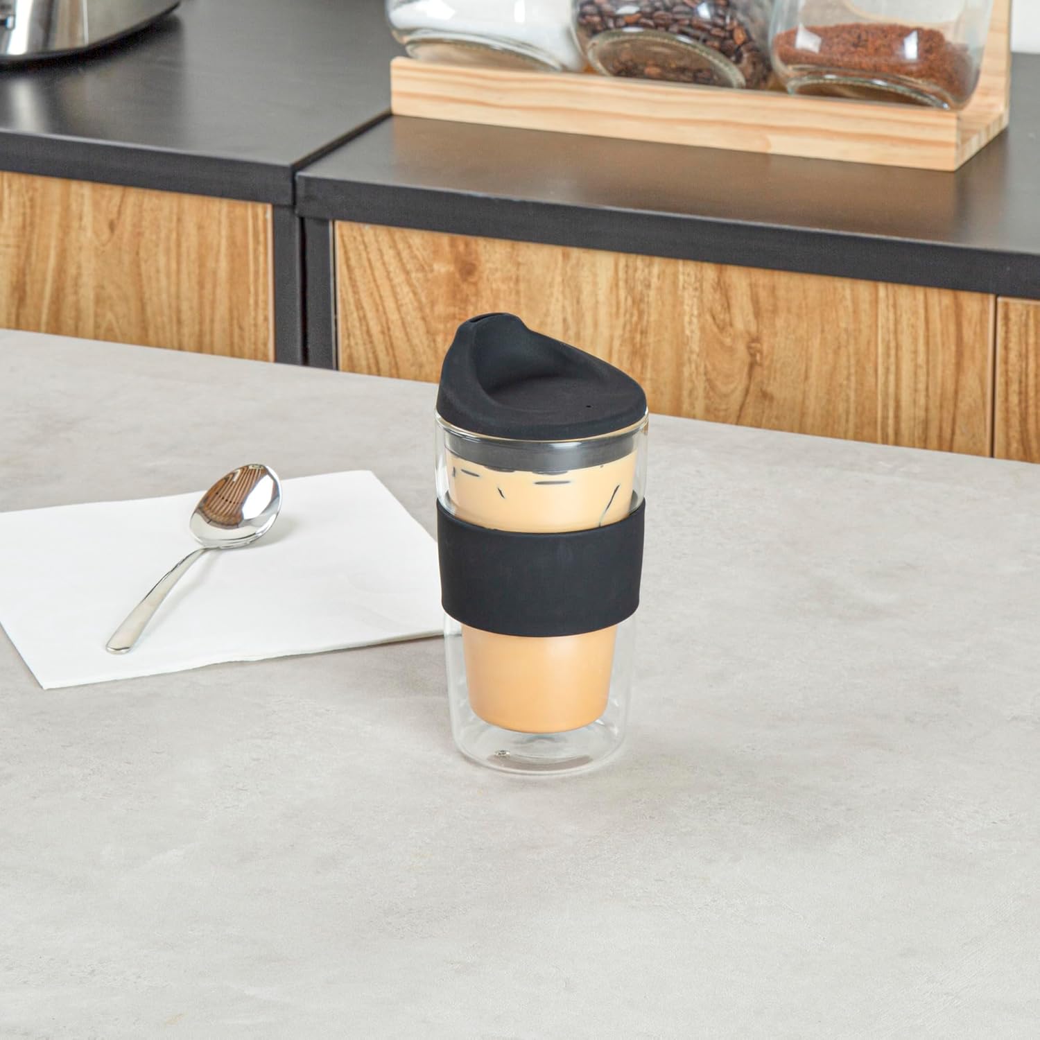 Restaurantware Glass Travel Mug 1 Count 12 Ounce Double Wall Borosilicate Reusable Coffee Cup, Spill-Resistant Black Silicone Lid, Clear Drinkware Mug for Hot and Cold Beverages - Image 3