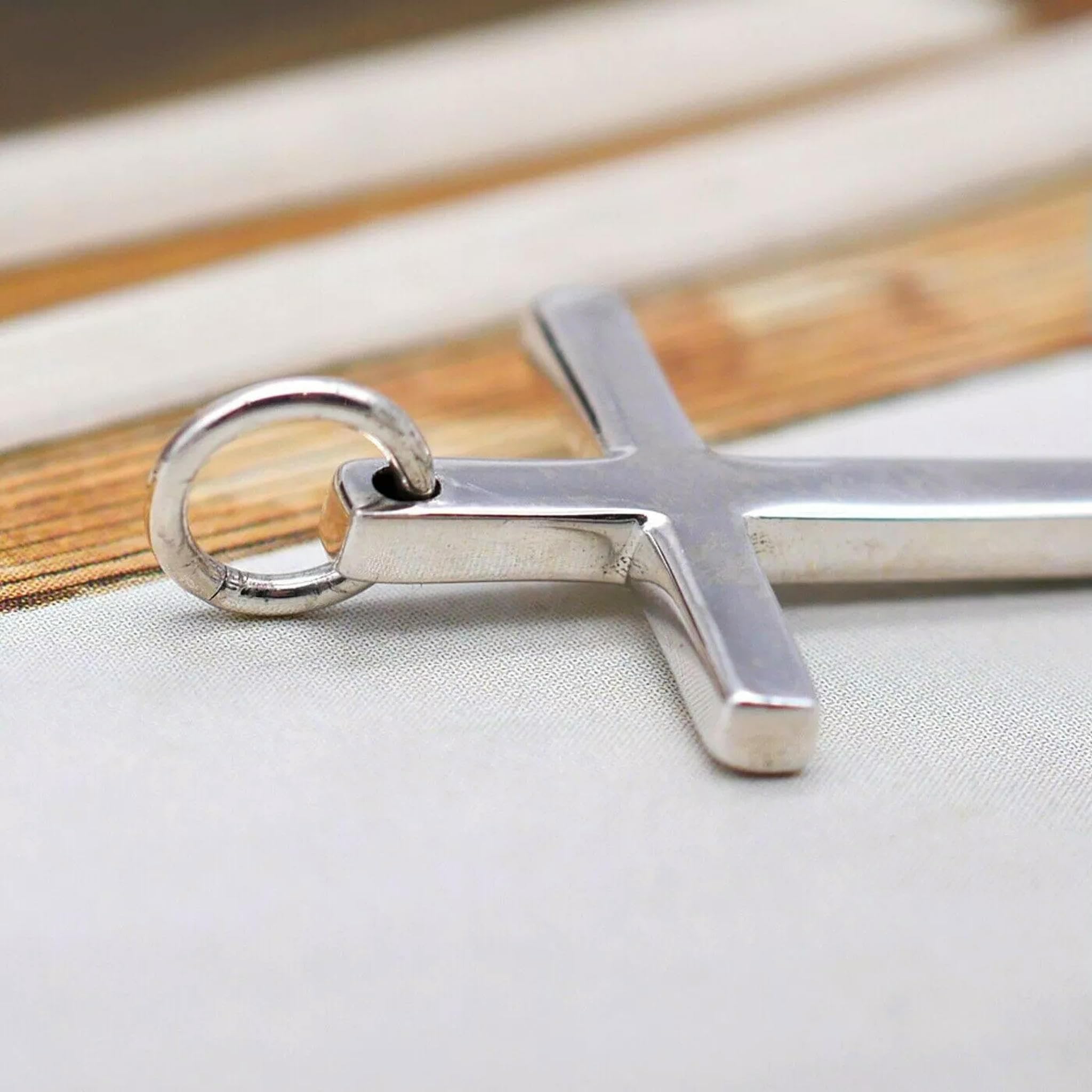 Pendentif croix argent 925 à porter au quotidien pour affirmer sa foi avec discrétion.